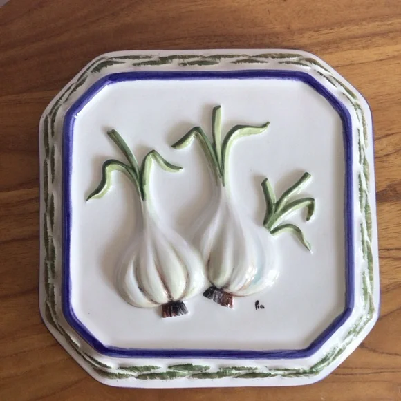 Vintage Intrada Garlic Ceramic Wall Decor - Picture 3 of 10